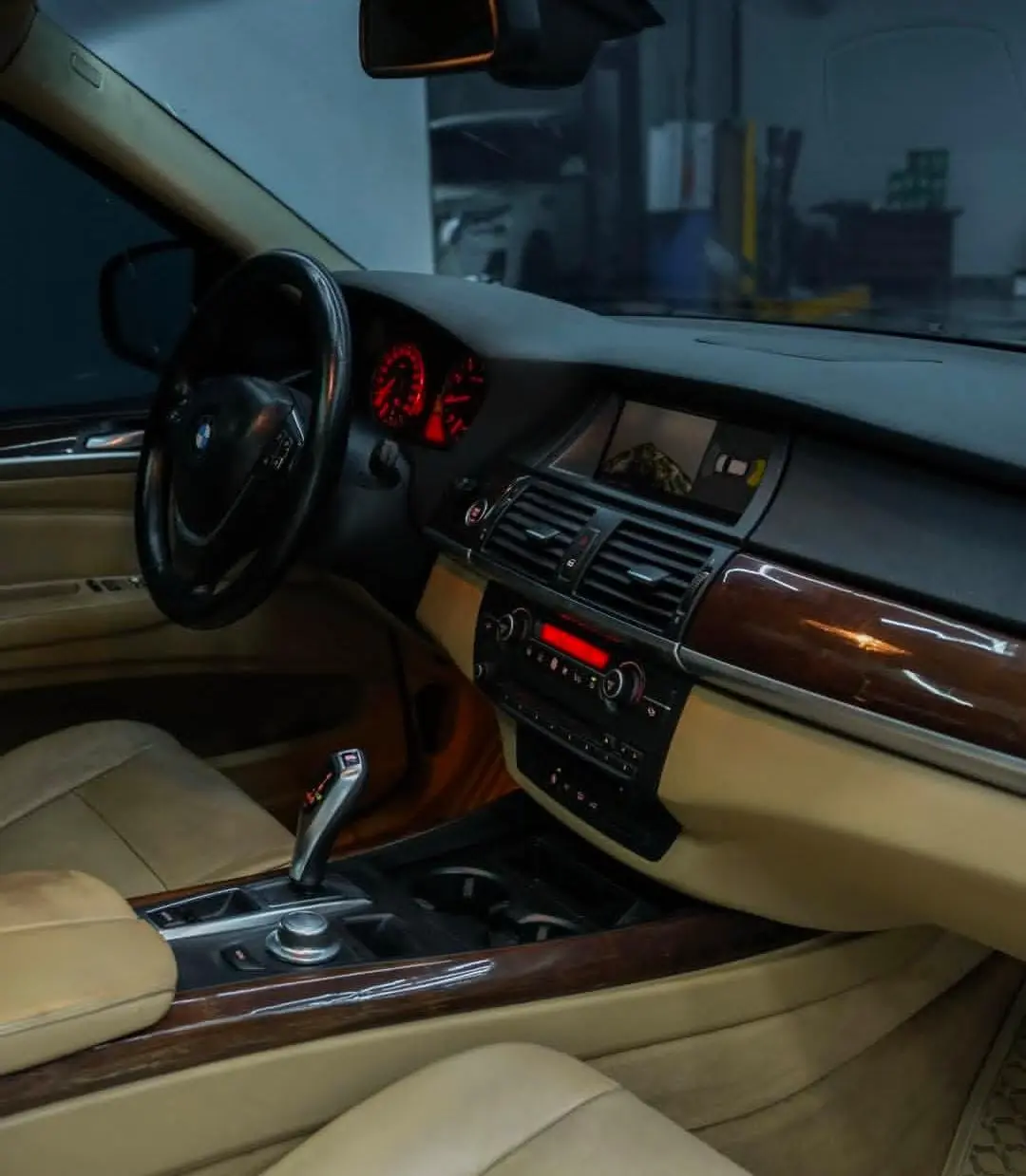 بي إم دبليو X5 موديل 2008 بحالة ممتازة - صورة 2