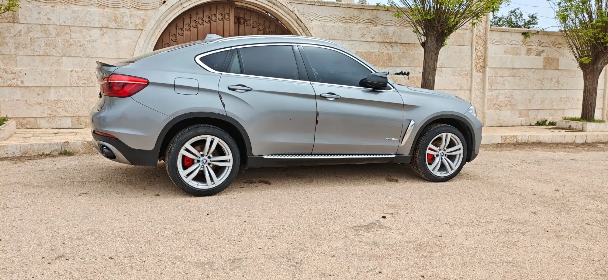 بي إم دبليو X6 M موديل 2015 أداء رياضي وفخامة - صورة 5