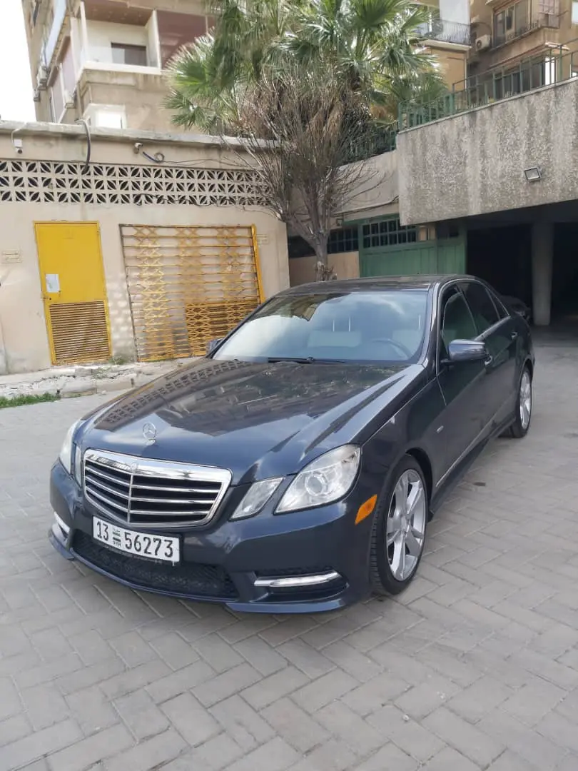 مرسيدس-بنز E 350 موديل 2012 بحالة ممتازة - صورة 5