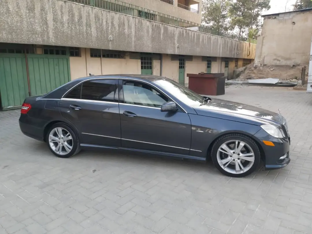 مرسيدس-بنز E 350 موديل 2012 بحالة ممتازة - صورة 7