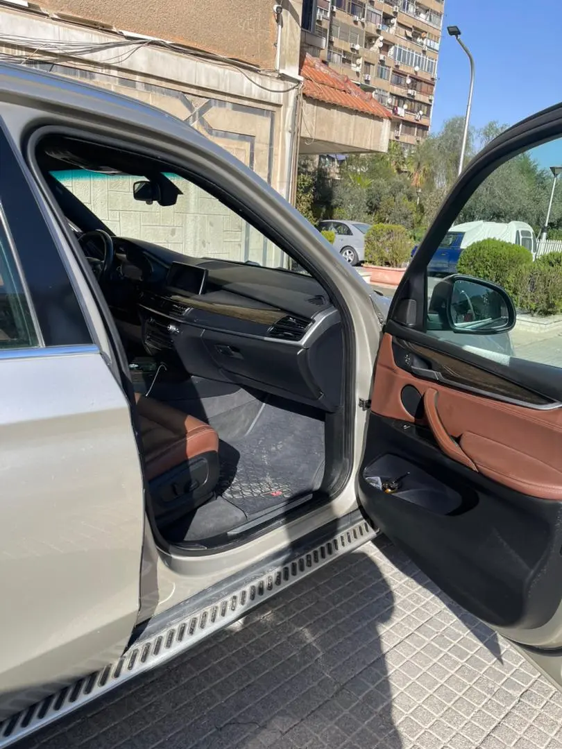 بي إم دبليو X5 موديل 2015 بحالة ممتازة - صورة 7