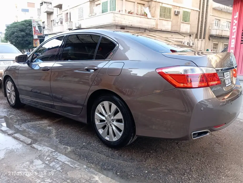 هوندا أكورد 2015 بحالة ممتازة - صورة 13