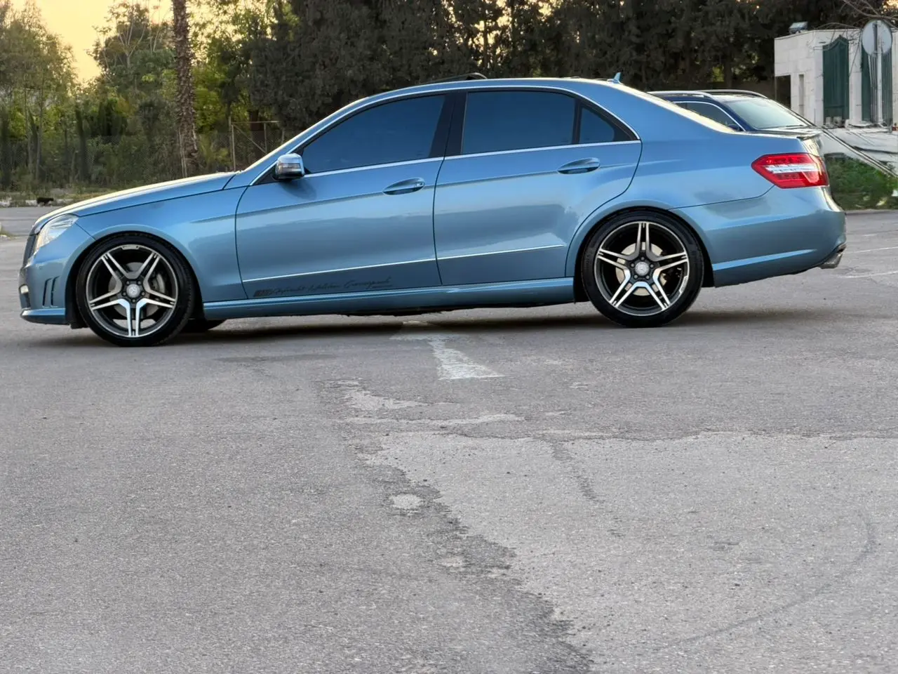 مرسيدس-بنز E-Class 2012 الفخامة الألمانية - صورة 3