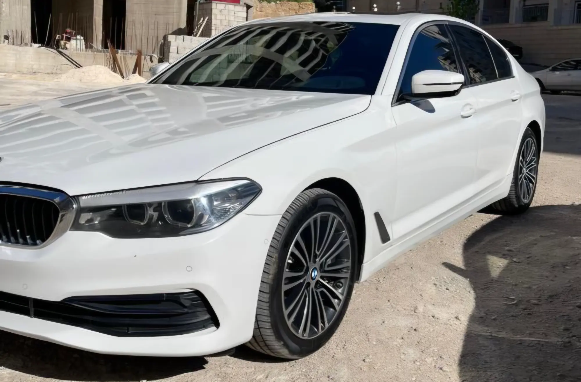 بي إم دبليو 530i موديل 2019 بحالة ممتازة - صورة 2