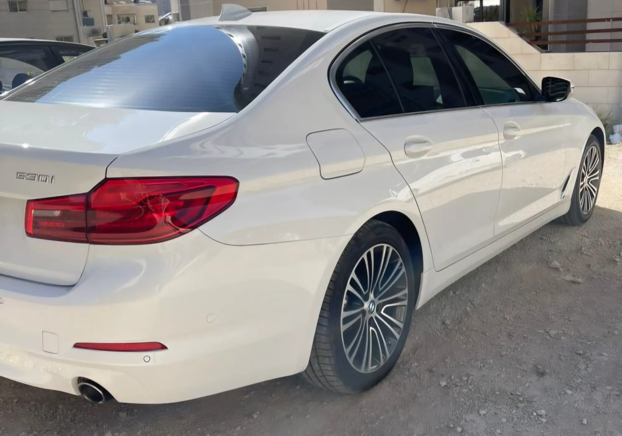 بي إم دبليو 530i موديل 2019 بحالة ممتازة - صورة 3