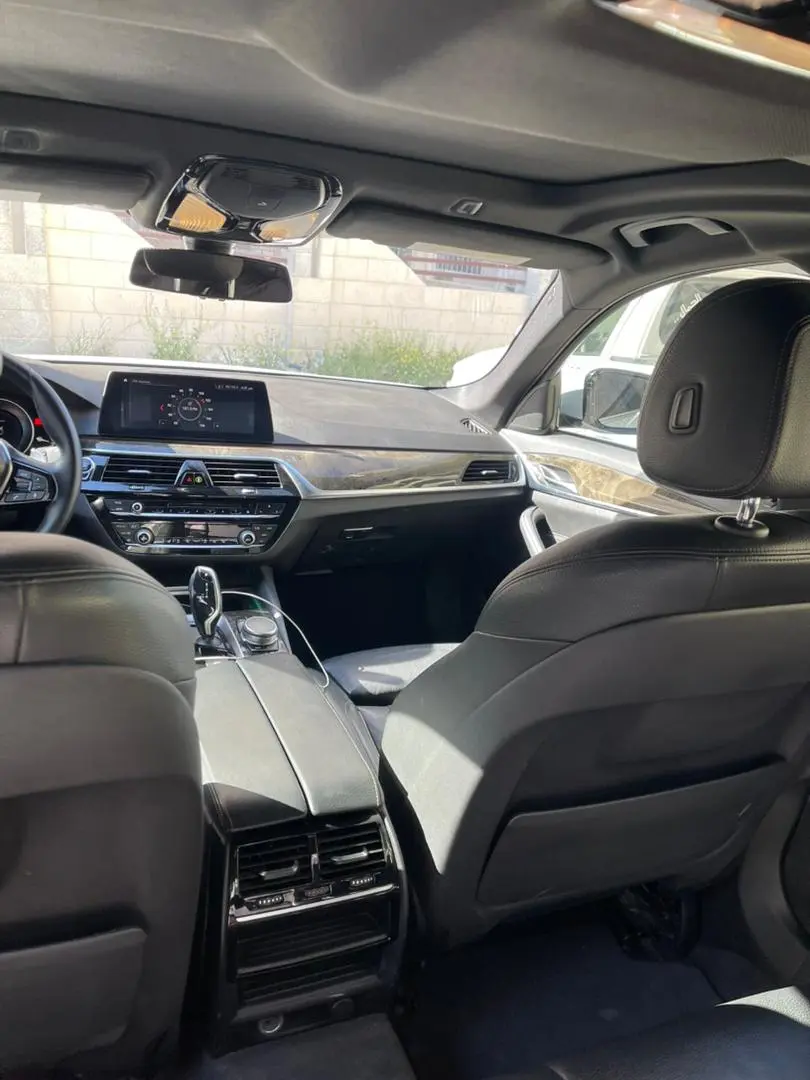 بي إم دبليو 530i موديل 2019 بحالة ممتازة - صورة 5