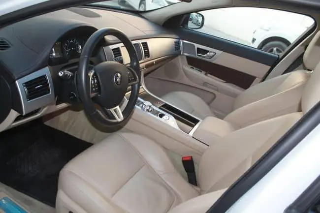 جاكوار XF 2015 بحالة الوكالة - فخامة وأداء - صورة 6