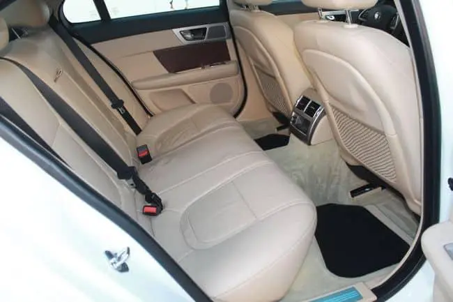 جاكوار XF 2015 بحالة الوكالة - فخامة وأداء - صورة 7