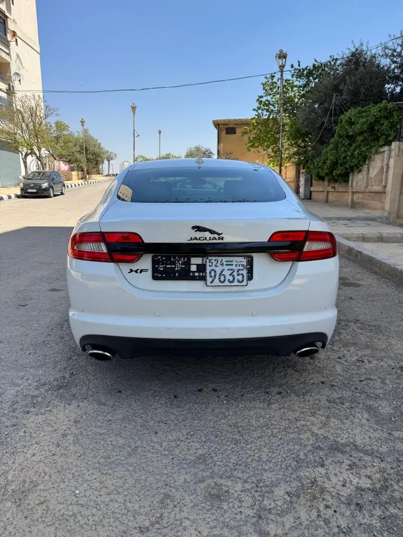 جاكوار XF 2015 بحالة الوكالة - فخامة وأداء - صورة 8