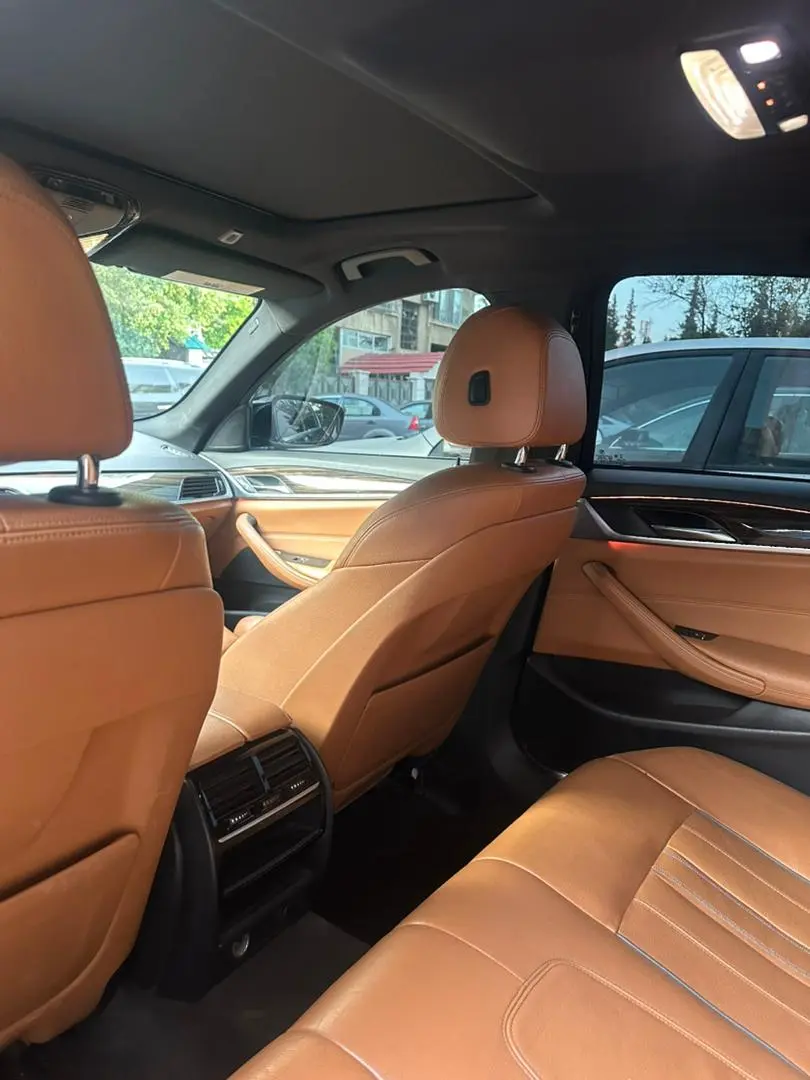 بي إم دبليو 530i موديل 2018 بحالة ممتازة - صورة 4