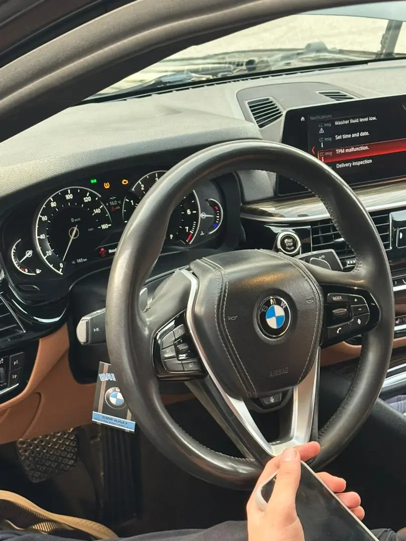 بي إم دبليو 530i موديل 2018 بحالة ممتازة - صورة 5