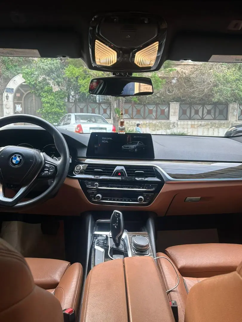 بي إم دبليو 530i موديل 2018 بحالة ممتازة - صورة 7