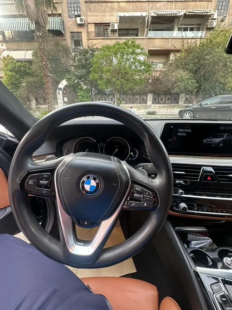 بي إم دبليو 530i موديل 2018 بحالة ممتازة - صورة 11