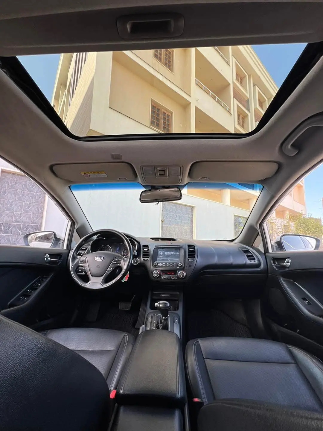 كيا سيراتو 2013 بحالة ممتازة وفتحة سقف - صورة 7