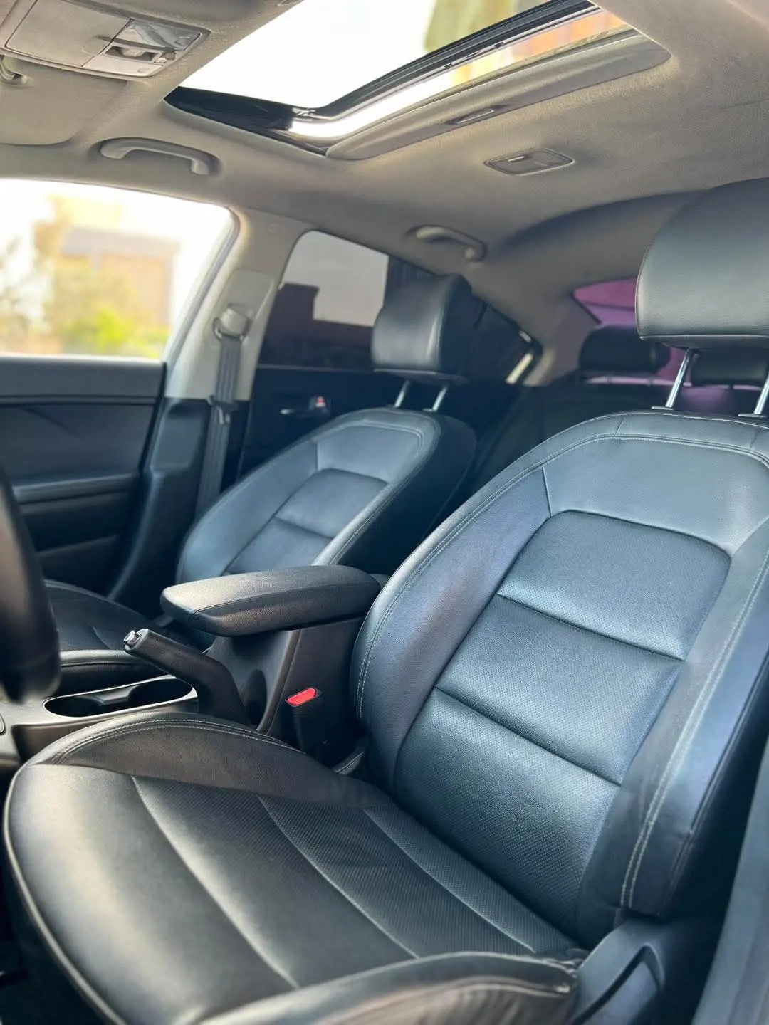 كيا سيراتو 2013 بحالة ممتازة وفتحة سقف - صورة 9