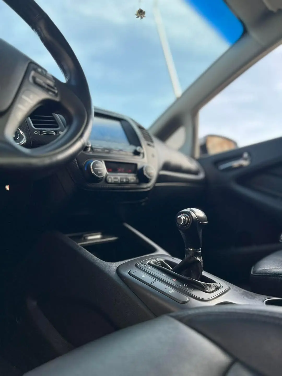 كيا سيراتو 2013 بحالة ممتازة وفتحة سقف - صورة 10