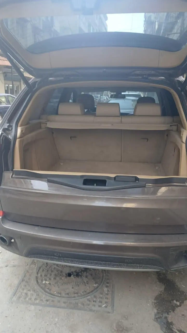 بي ام دبليو X5 موديل 2013 بحالة ممتازة - صورة 7