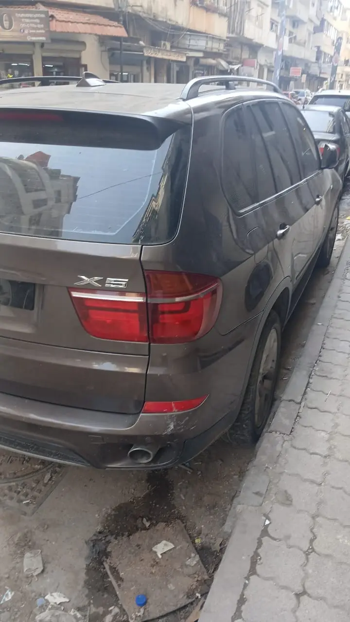 بي ام دبليو X5 موديل 2013 بحالة ممتازة - صورة 8