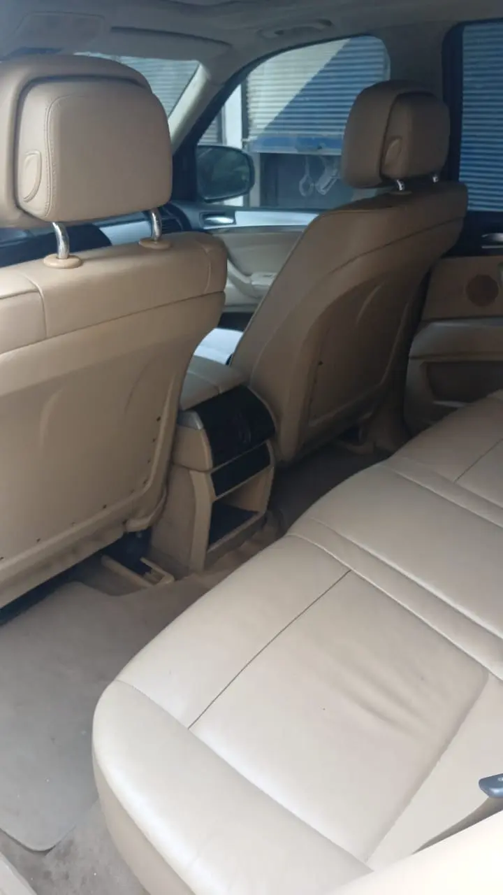 بي ام دبليو X5 موديل 2013 بحالة ممتازة - صورة 9