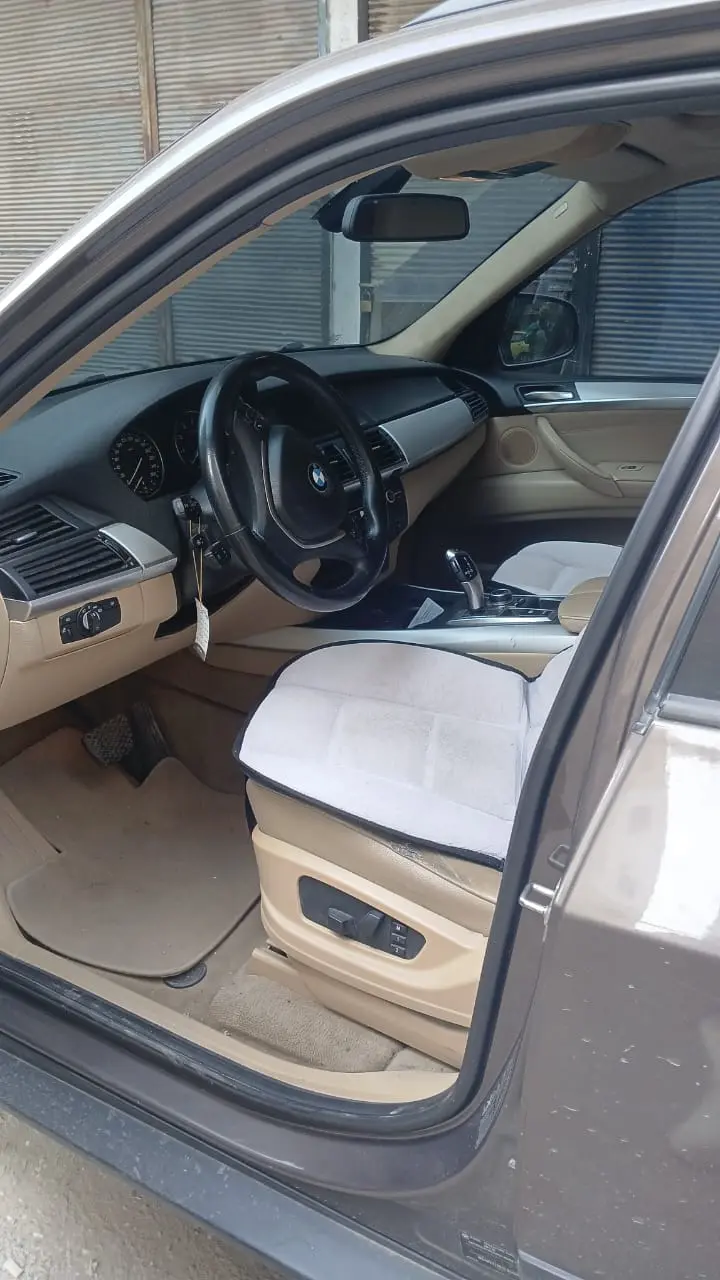 بي ام دبليو X5 موديل 2013 بحالة ممتازة - صورة 11
