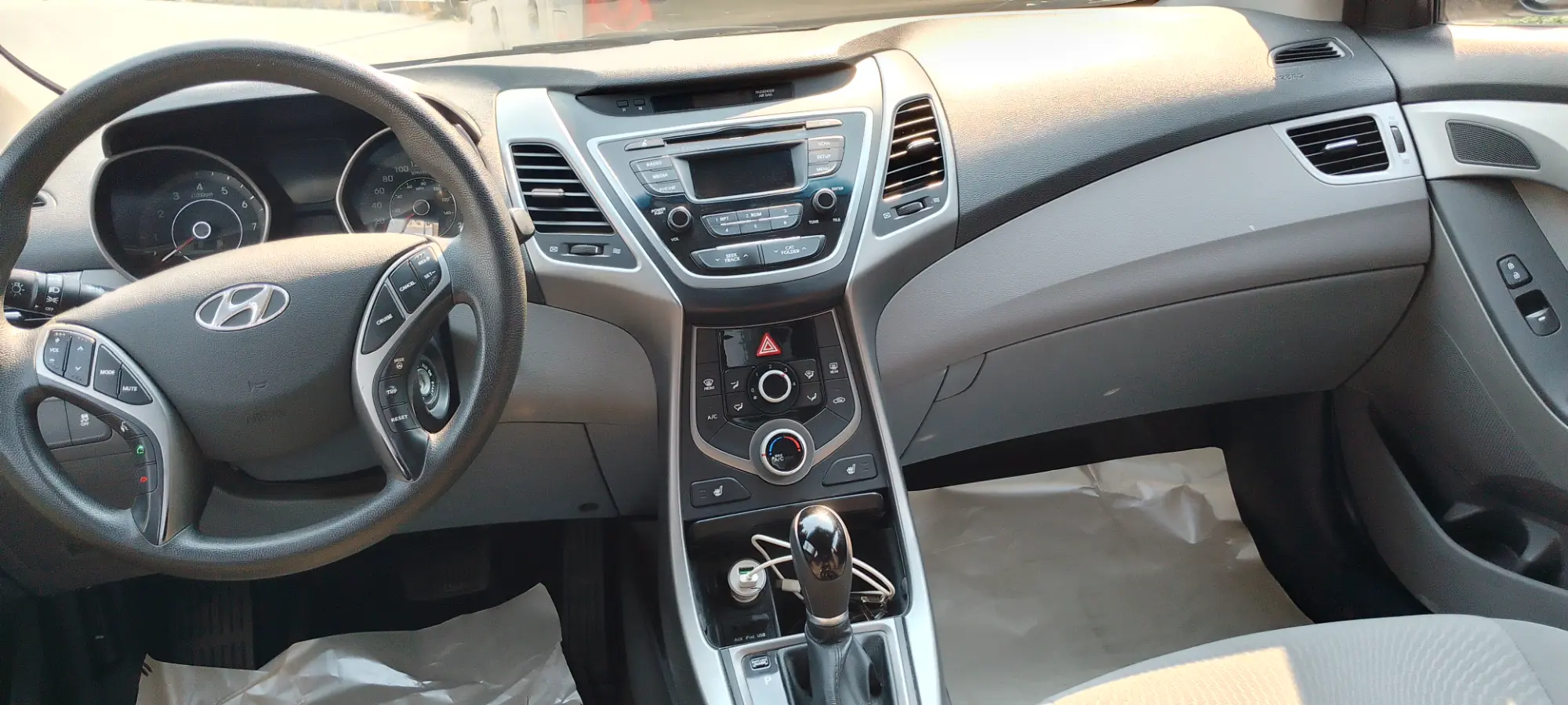 هيونداي إلنترا 2014 بحالة ممتازة وجاهزة للاستخدام - صورة 5