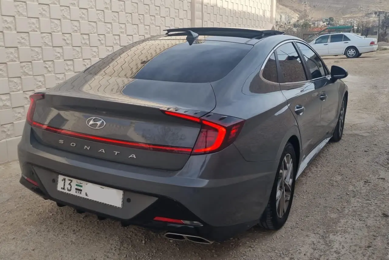 هيونداي سوناتا 2021 بحالة ممتازة وسقف بانورامي - صورة 3