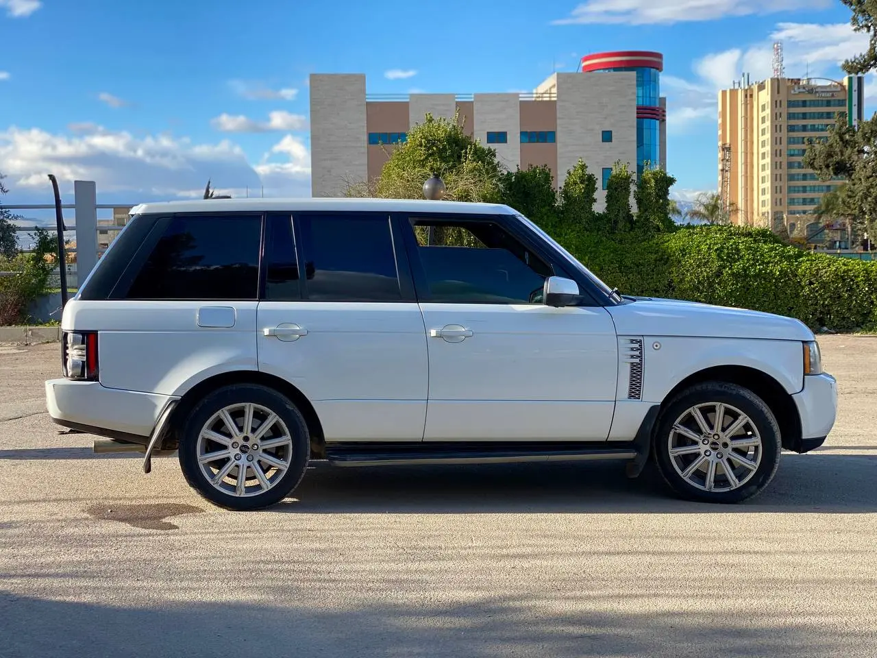 لاند روفر رنج روفر 2013 بحالة ممتازة وفخامة لا تضاهى - صورة 4