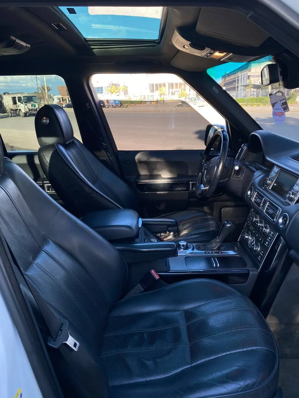 لاند روفر رنج روفر 2013 بحالة ممتازة وفخامة لا تضاهى - صورة 10