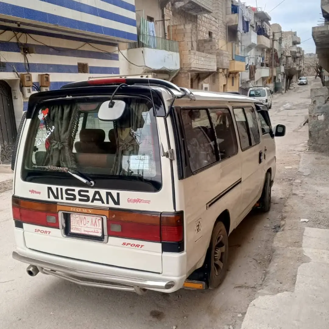نيسان  1993 - سيارة عملية واعتمادية - صورة 2
