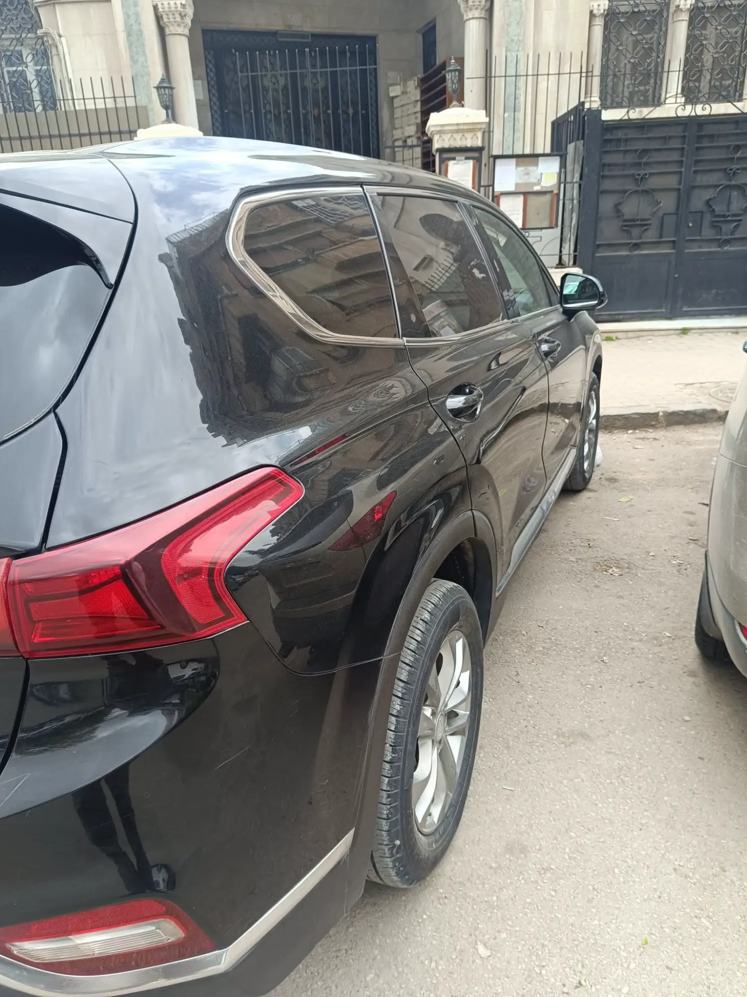 هيونداي سنتا في موديل 2020 بحالة ممتازة - صورة 6