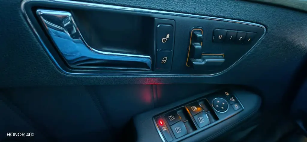 مرسيدس-بنز E-Class 2011 بحالة ممتازة - صورة 4