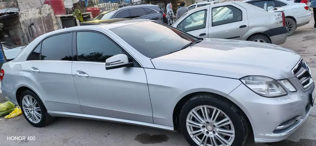 مرسيدس-بنز E-Class 2011 بحالة ممتازة - صورة 10