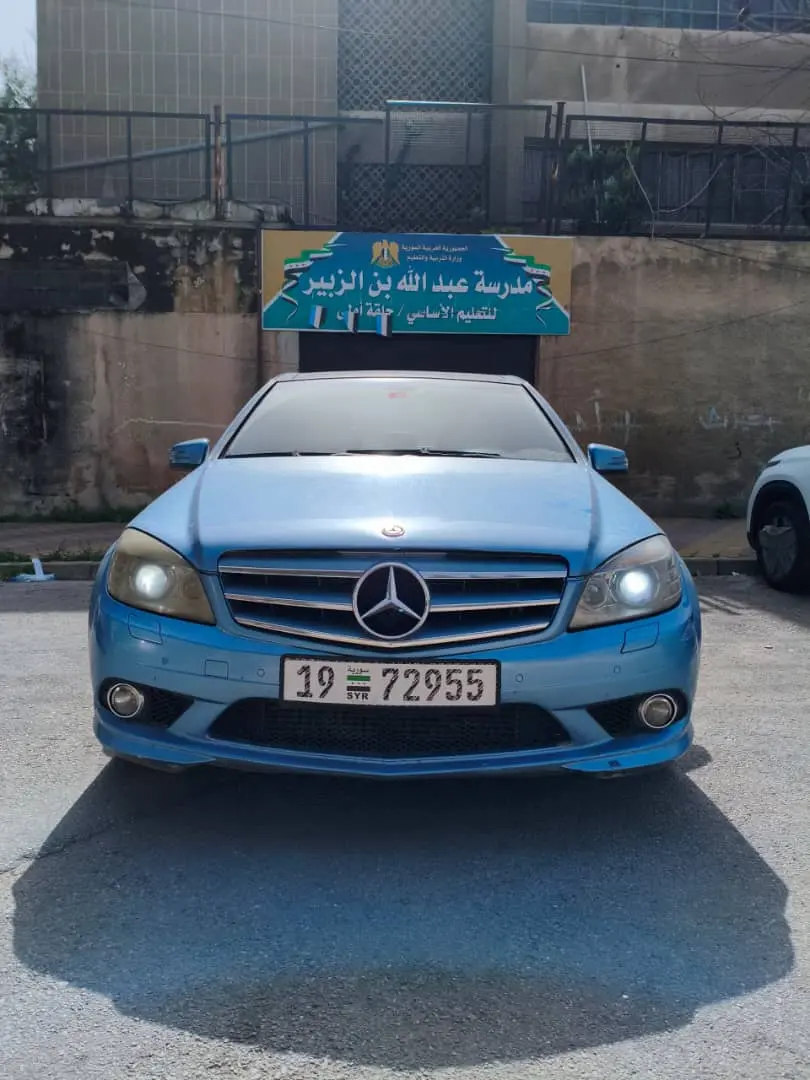 مرسيدس-بنز-c200 موديل 2011 بحالة جيدة - صورة 2