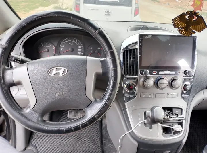 للبيع فان هيونداي إتش ون H-1 موديل 2008 فان عائلية واسعة - صورة 2