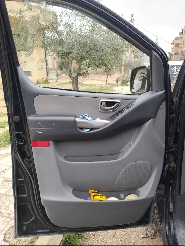 للبيع فان هيونداي إتش ون H-1 موديل 2008 فان عائلية واسعة - صورة 5