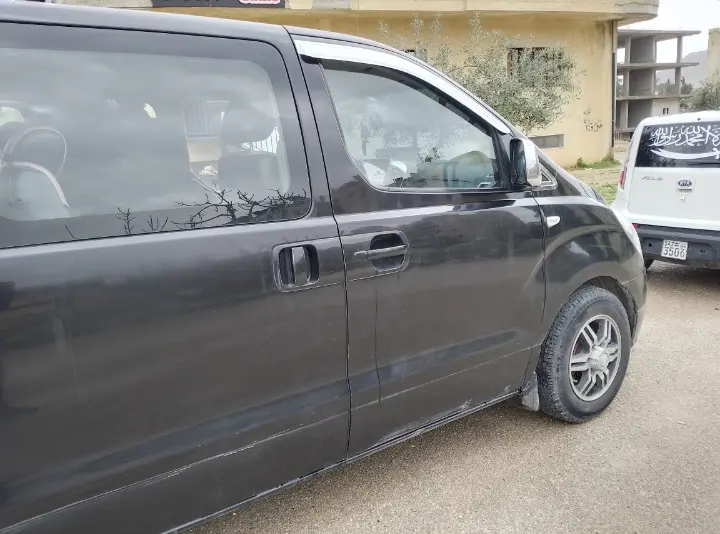 للبيع فان هيونداي إتش ون H-1 موديل 2008 فان عائلية واسعة - صورة 7