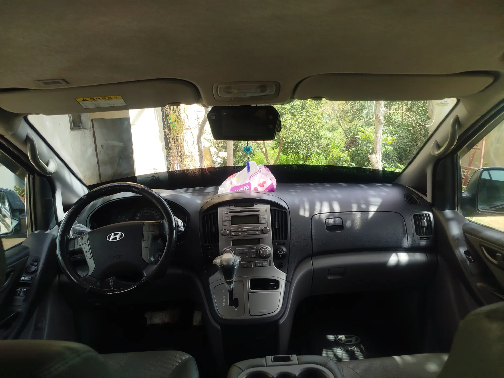 هيونداي H-1 2011 فان عائلية بحالة ممتازة - صورة 2