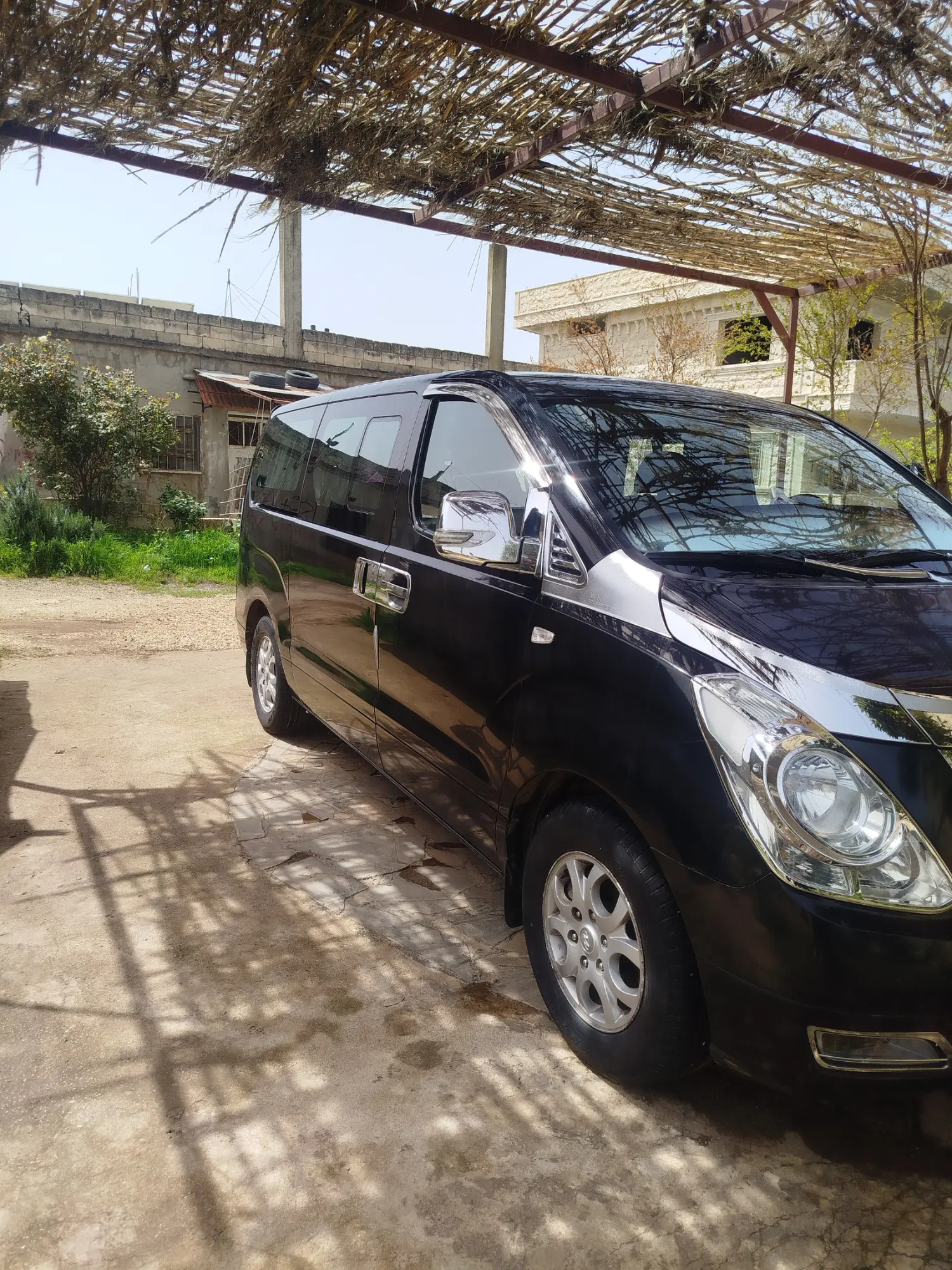 هيونداي H-1 2011 فان عائلية بحالة ممتازة - صورة 3