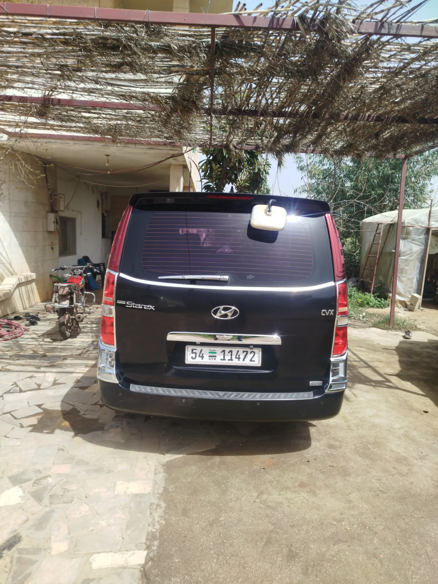 هيونداي H-1 2011 فان عائلية بحالة ممتازة - صورة 4