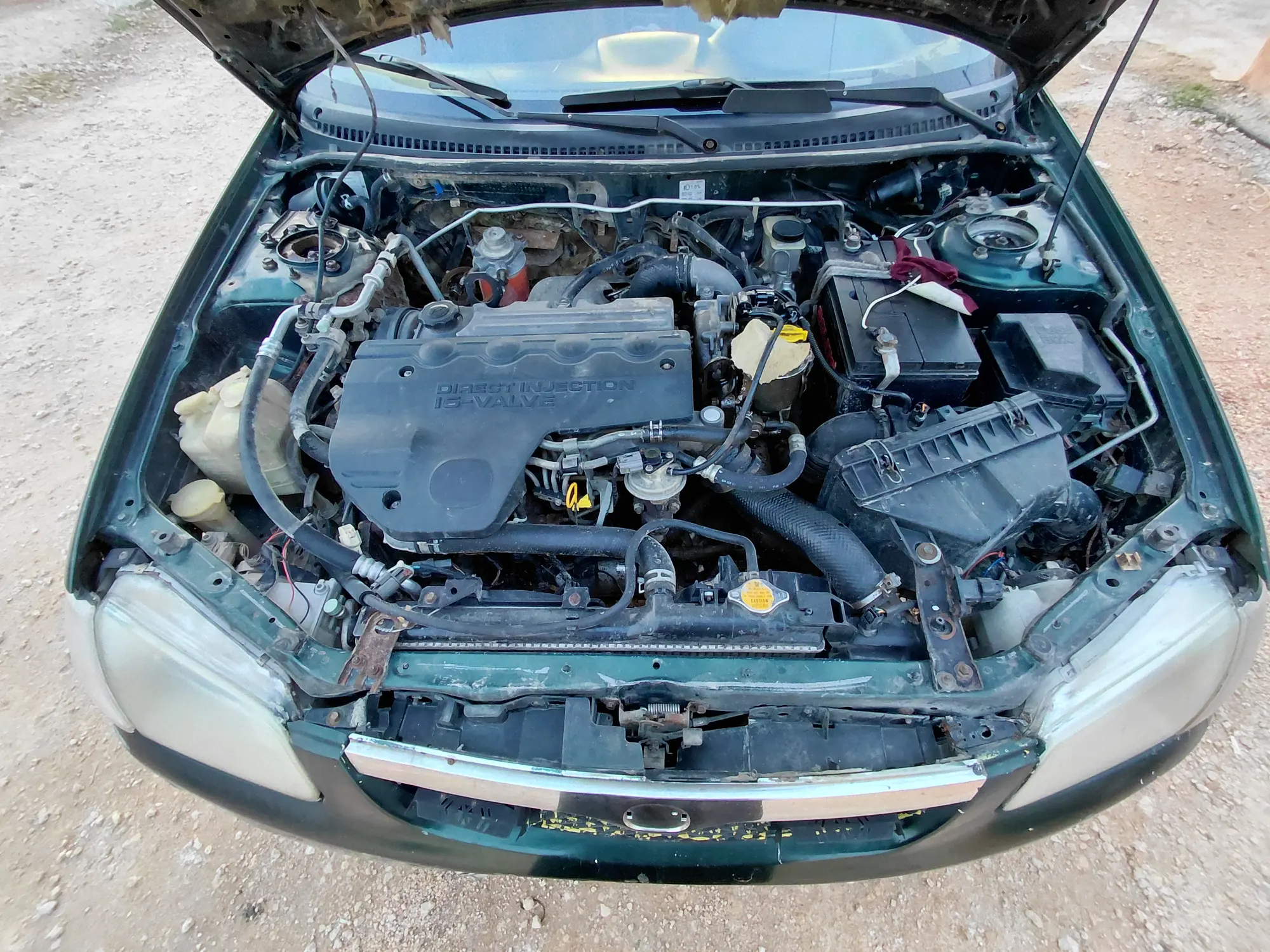 مازدا 323 موديل 2000 بحالة جيدة واقتصادية - صورة 3