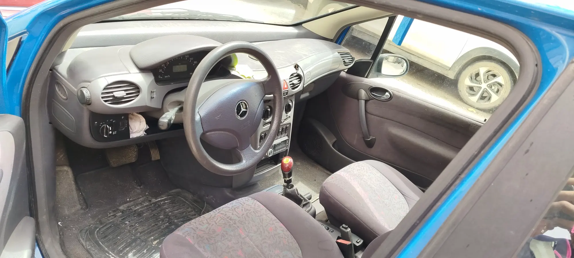 مرسيدس-بنز A-160 موديل 2001 بحالة جيدة - صورة 3