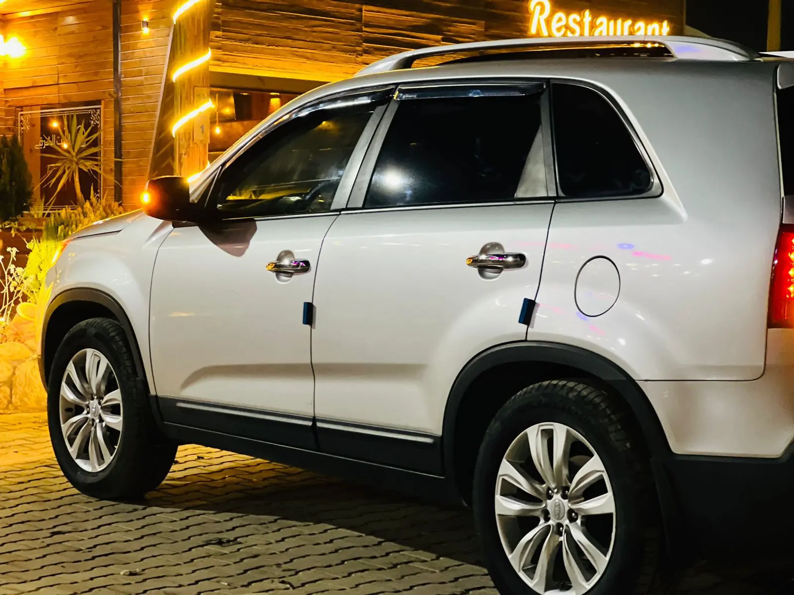 كيا سورينتو 2009 - سيارة عائلية اعتمادية وقوية - صورة 2