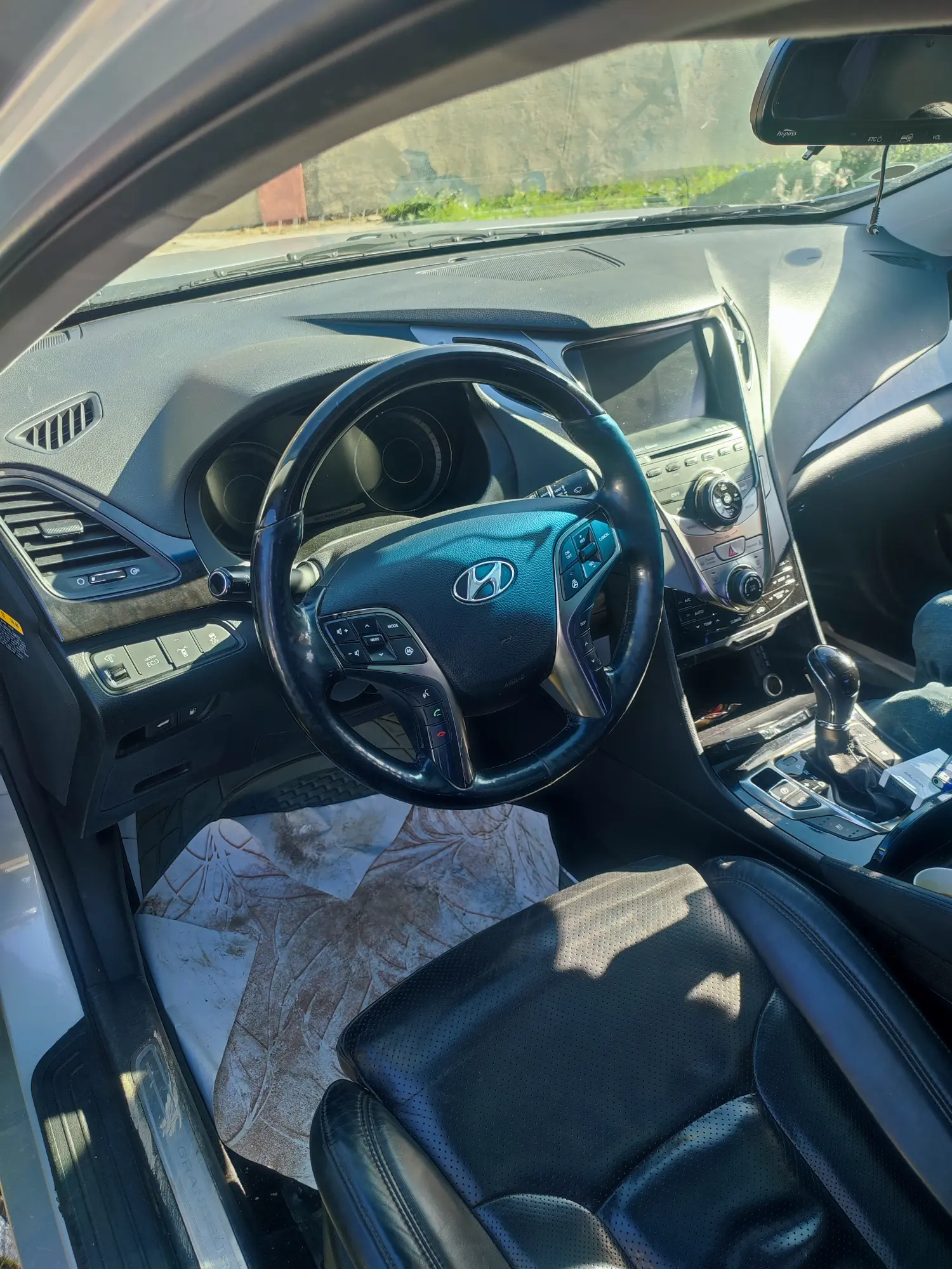 هيونداي أزيرا 2012 بحالة ممتازة - صورة 8