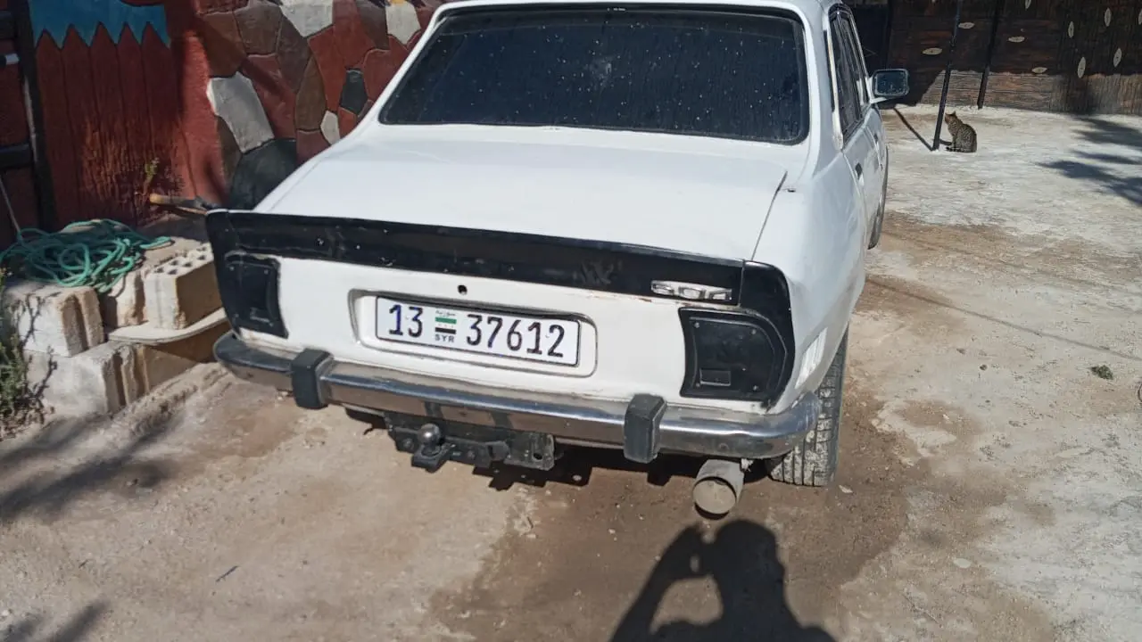 بيجو 504 موديل 1974 - سيارة كلاسيكية مميزة - صورة 3