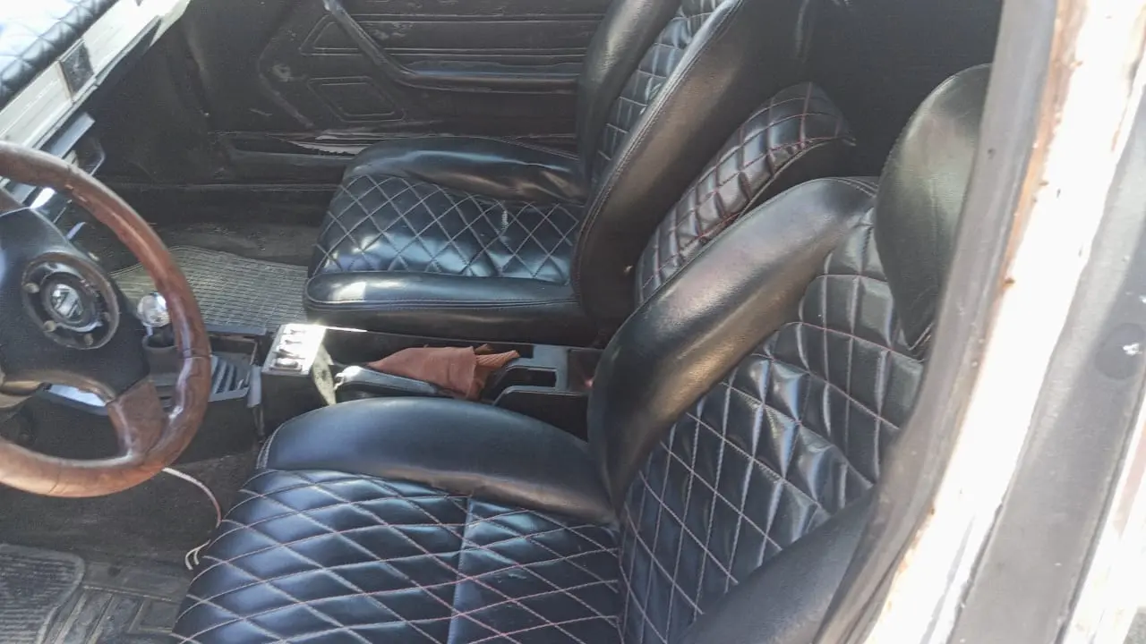 بيجو 504 موديل 1974 - سيارة كلاسيكية مميزة - صورة 5