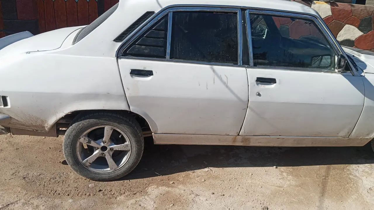 بيجو 504 موديل 1974 - سيارة كلاسيكية مميزة - صورة 8