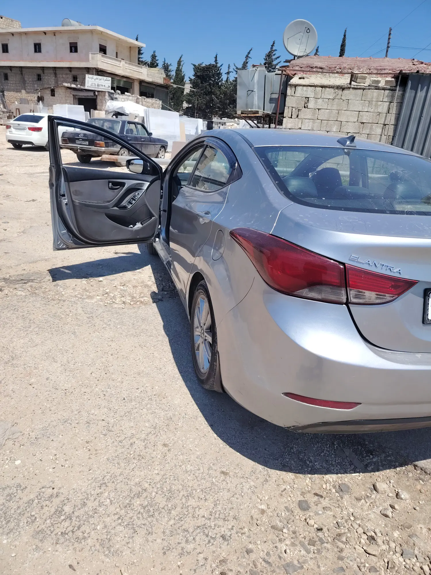 هيونداي إلنترا 2016 بحالة ممتازة - صورة 3