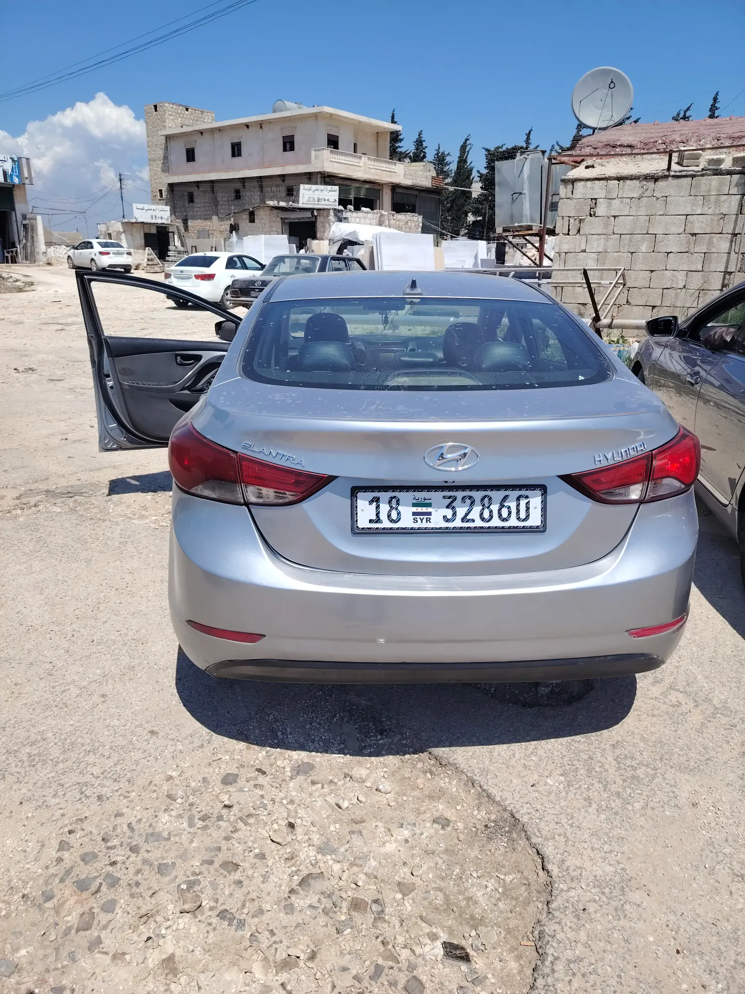 هيونداي إلنترا 2016 بحالة ممتازة - صورة 6