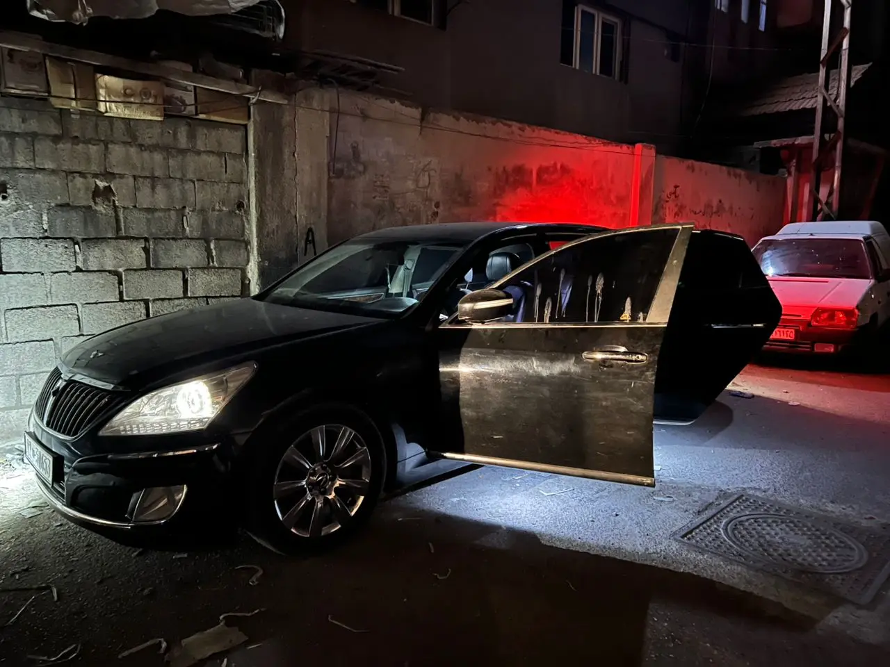 هيونداي جينيسيس 2012 بحالة ممتازة وفخامة عالية - صورة 12