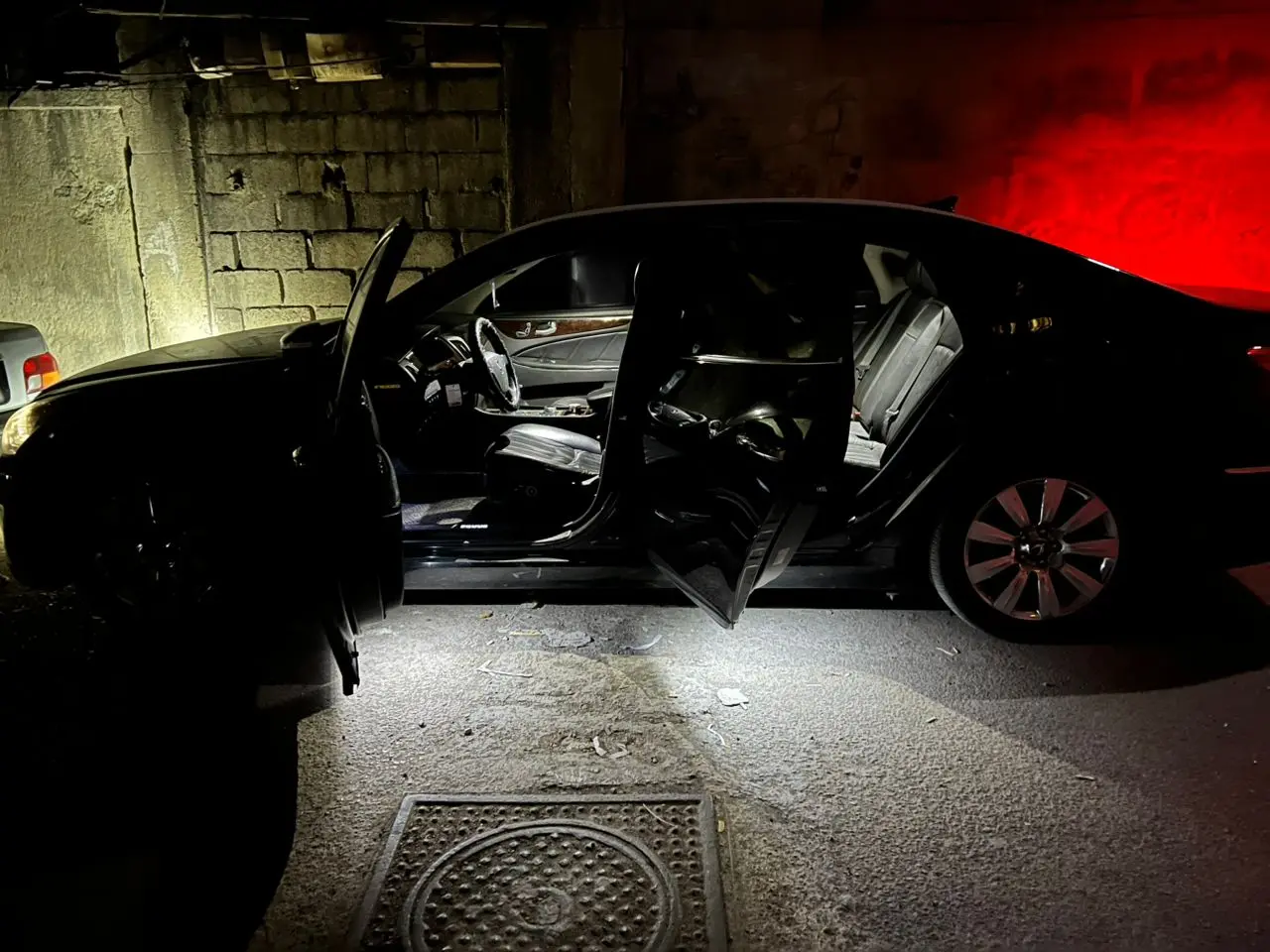 هيونداي جينيسيس 2012 بحالة ممتازة وفخامة عالية - صورة 13